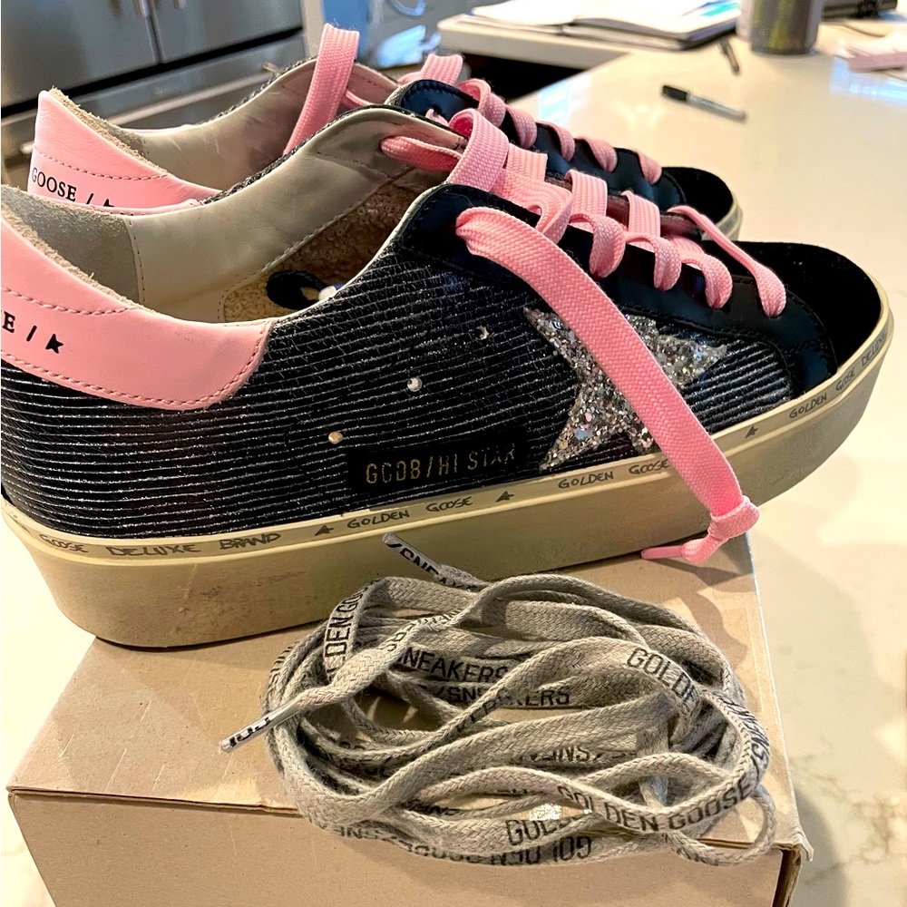 Hi-stars, SZ 37, second owner, EUC, includes box, dust bag.